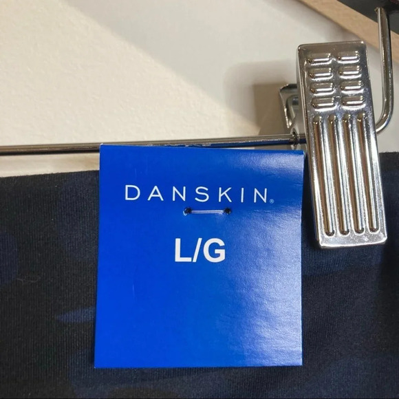 DANSKIN Sz L Brushed Leggings Super Soft Camo Pattern Pockets NWT - Picture 7 of 10